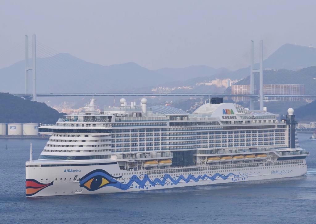 １４日午前に長崎港を出港した豪華客船「アイーダ・プリマ」