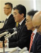 会見する、金属労協の相原康伸議長（中央）ら＝１６日、東京都中央区（寺河内美奈撮影）