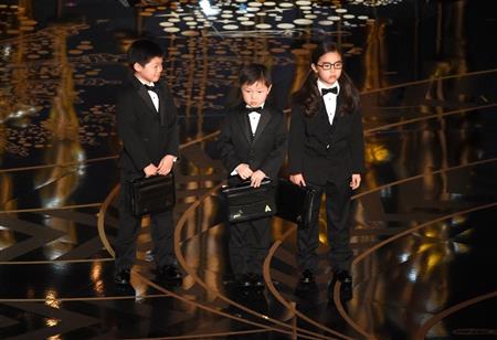米アカデミー賞の寸劇に登場したアジア系の子供たち＝２月２８日、ハリウッド（ＡＰ）
