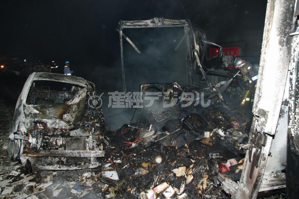 山陽自動車道下り線八本松トンネル内での多重事故で、炎上し焼け焦げた車両＝２０１６年３月１７日午前９時半ごろ、広島県東広島市（広島県警提供）