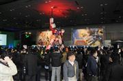 大勢の人々が「ガンダム」で楽しい１日を過ごした