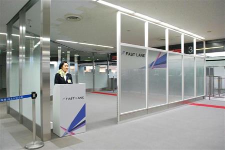 成田空港に設置される優先レーンのイメージ写真