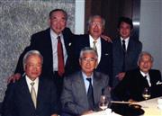 森ビルの特別顧問として、呼んでいただいた森稔氏（前列左端）と＝後列中央