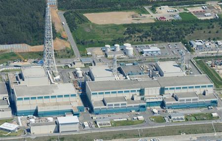 東京電力柏崎刈羽原発の６号機（中央）、７号機（右）＝新潟県