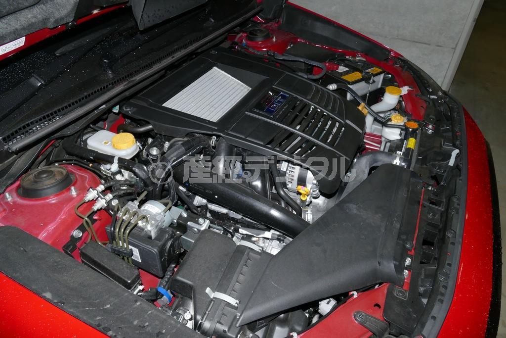 右から。スバル・レヴォーグ