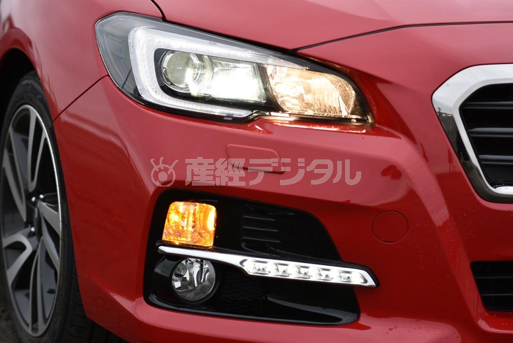 全点灯状態。スバル・レヴォーグ