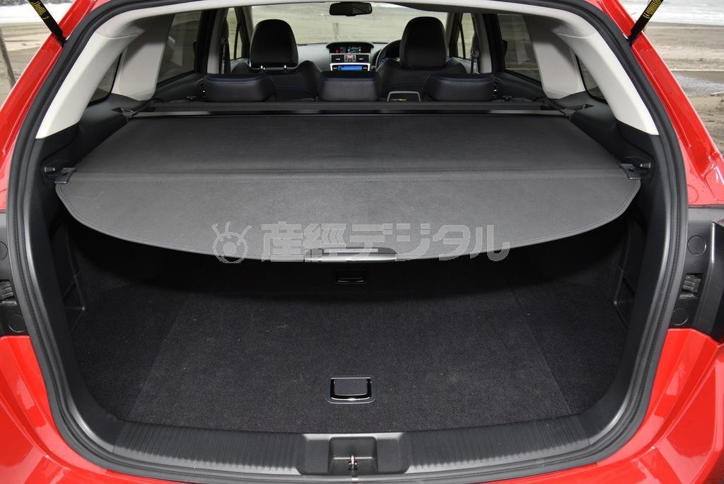 トノカバーを閉めた状態。スバル・レヴォーグ