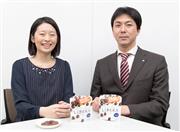 二人三脚で「ＬＩＢＥＲＡ」を開発した佐野有香さん（左）と山崎祥史さん