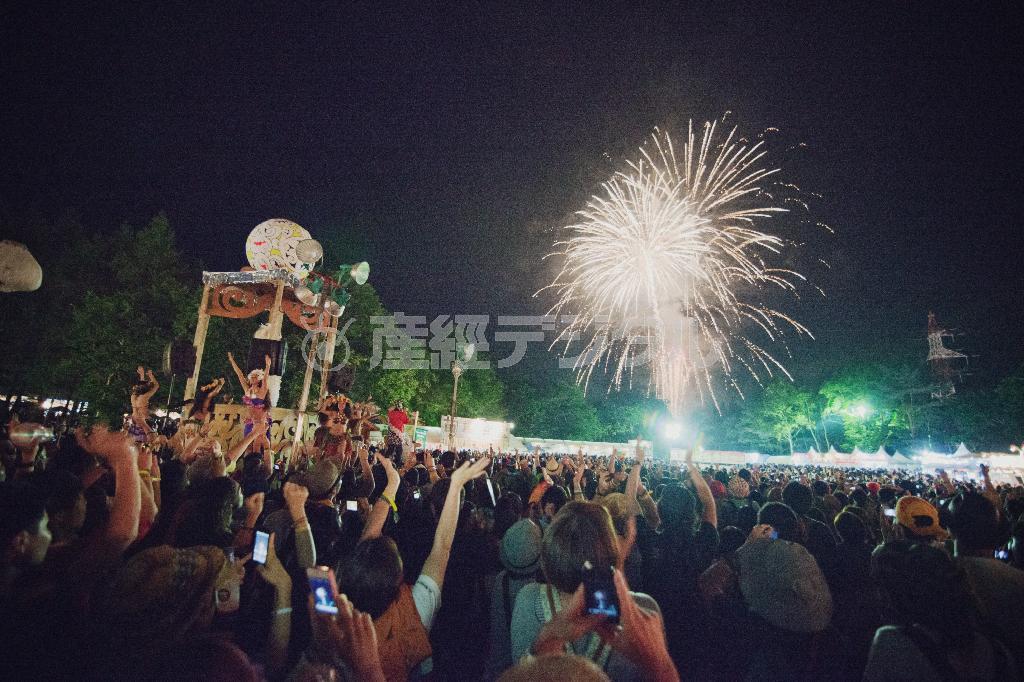 毎回、木曜日に開催される前夜祭では、花火も打ち上げられる（宇宙大使☆スター提供）