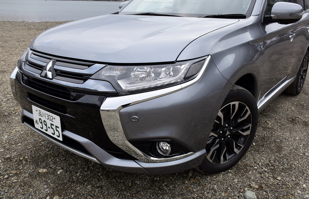 「ダイナミック」を意識したフロントフェイス。確かに初期型よりも迫力があります