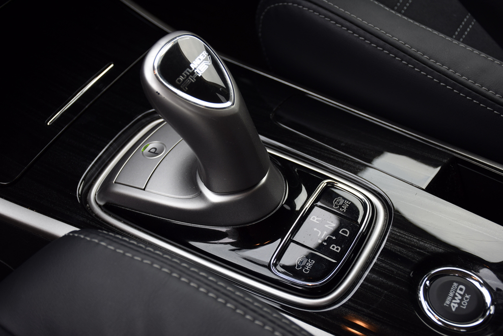 ジョイスティックタイプのセレクターレバー。操作は簡単