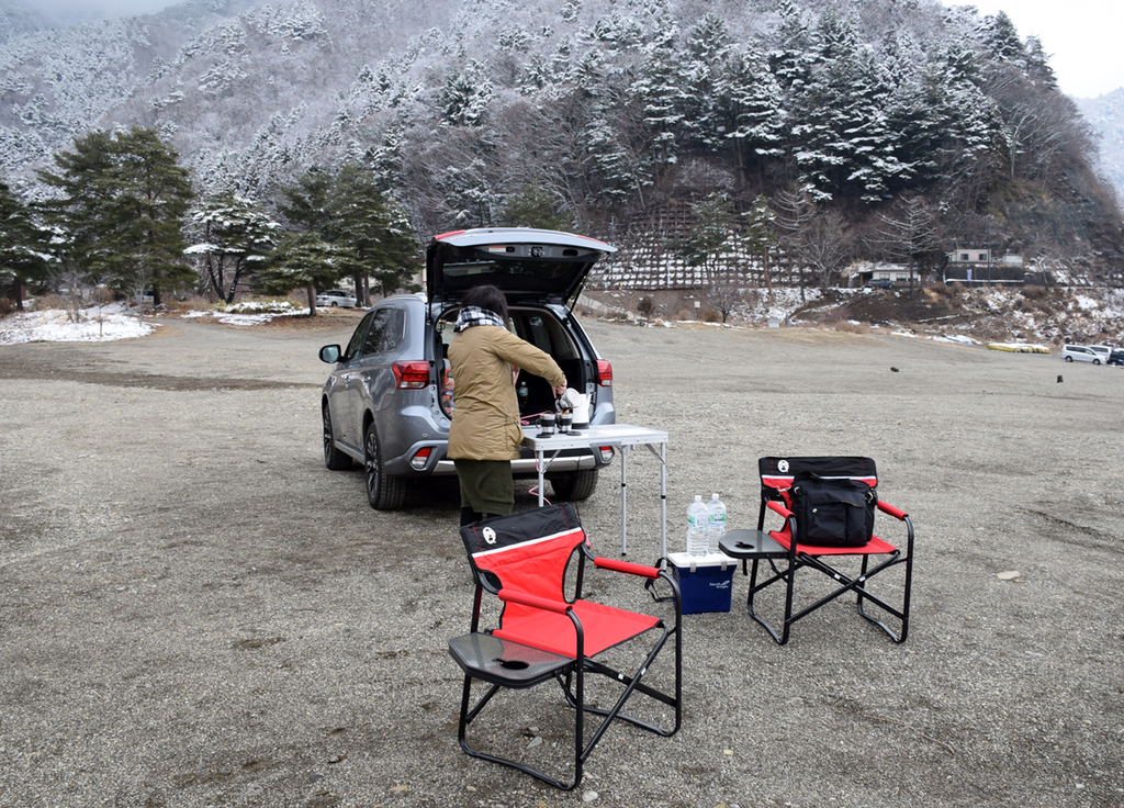 まずはコーヒーを淹れる。もちろん電気ケトルで