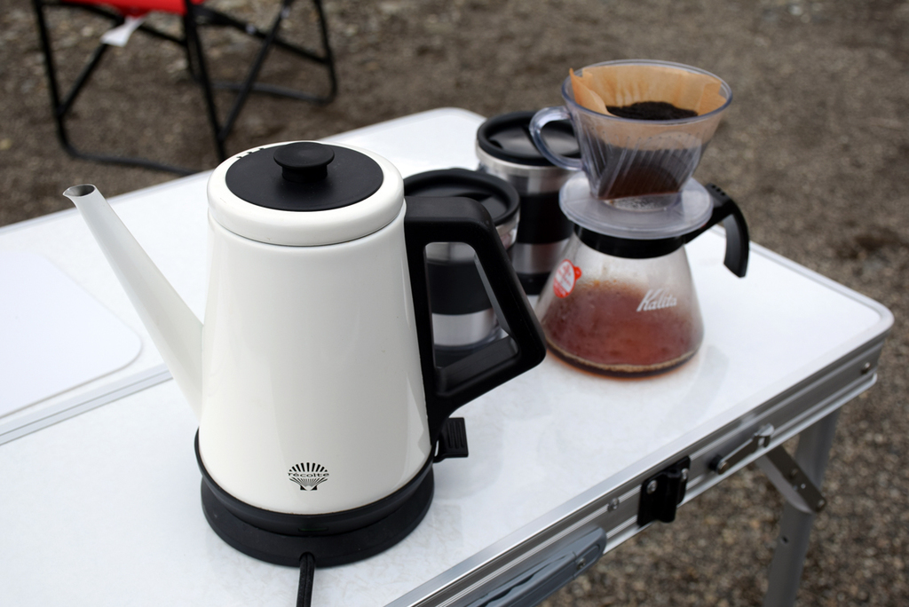 電気ケトルでお湯を沸かして優雅なコーヒータイム。寒いから体が温まる！