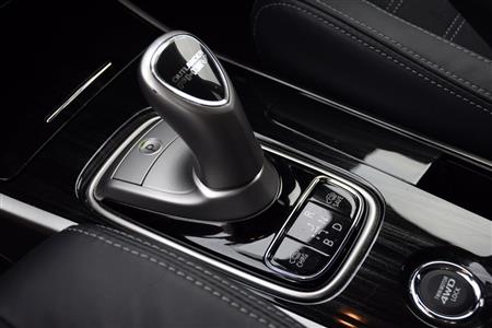 ジョイスティックタイプのセレクターレバー。操作は簡単