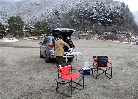 まずはコーヒーを淹れる。もちろん電気ケトルで