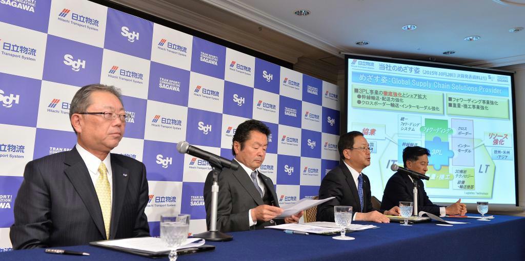 資本・業務提携について説明する（左から）ＳＧホールディングスの町田公志社長、佐川急便の荒木秀夫社長、日立物流の中谷康夫社長、日立製作所の齊藤裕副社長＝３０日、東京都千代田区の帝国ホテル