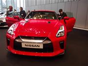 日産自動車が国内初披露したスポーツ車「ＧＴ－Ｒ」の２０１７年モデル。前面の開口部を広げ、冷却性能を上げた＝１日、横浜市西区高島の日産グローバル本社ギャラリー（会田聡撮影）