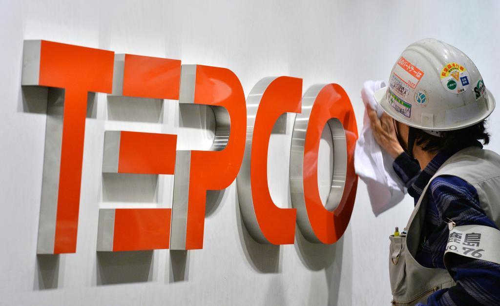 ロゴマークが「ＴＥＰＣＯ」に付け替えられた＝３１日午後、東京都千代田区の東京電力本社ビル