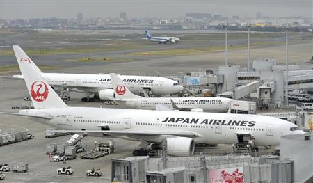 羽田空港に駐機する日航機＝１日午前１０時９分