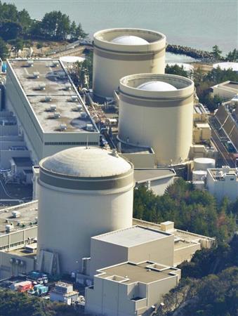 関西電力美浜原発の（奥から）１号機、２号機、３号機＝福井県美浜町