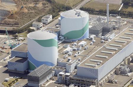 九州電力川内原発の２号機（手前）と１号機＝３月２４日、鹿児島県薩摩川内市