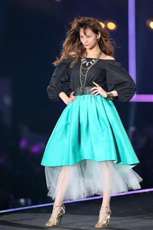 【第２２回東京ガールズコレクション２０１６ＳＰＲＩＮＧ／ＳＵＭＭＥＲ】西内まりや＝国立代々木競技場第一体育館（撮影・蔵賢斗）