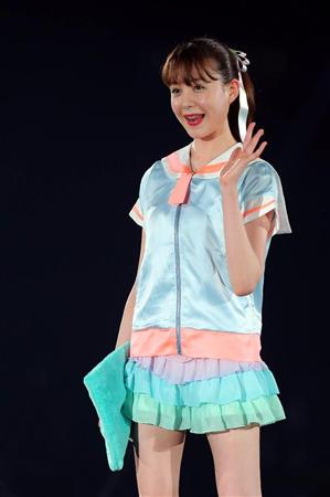 【第２２回東京ガールズコレクション２０１６ＳＰＲＩＮＧ／ＳＵＭＭＥＲ】トリンドル玲奈＝１９日、国立代々木競技場第一体育館（撮影・蔵賢斗）