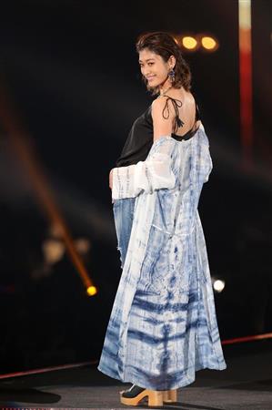 【第２２回東京ガールズコレクション２０１６ＳＰＲＩＮＧ／ＳＵＭＭＥＲ】山田優＝１９日、国立代々木競技場第一体育館（撮影・蔵賢斗）