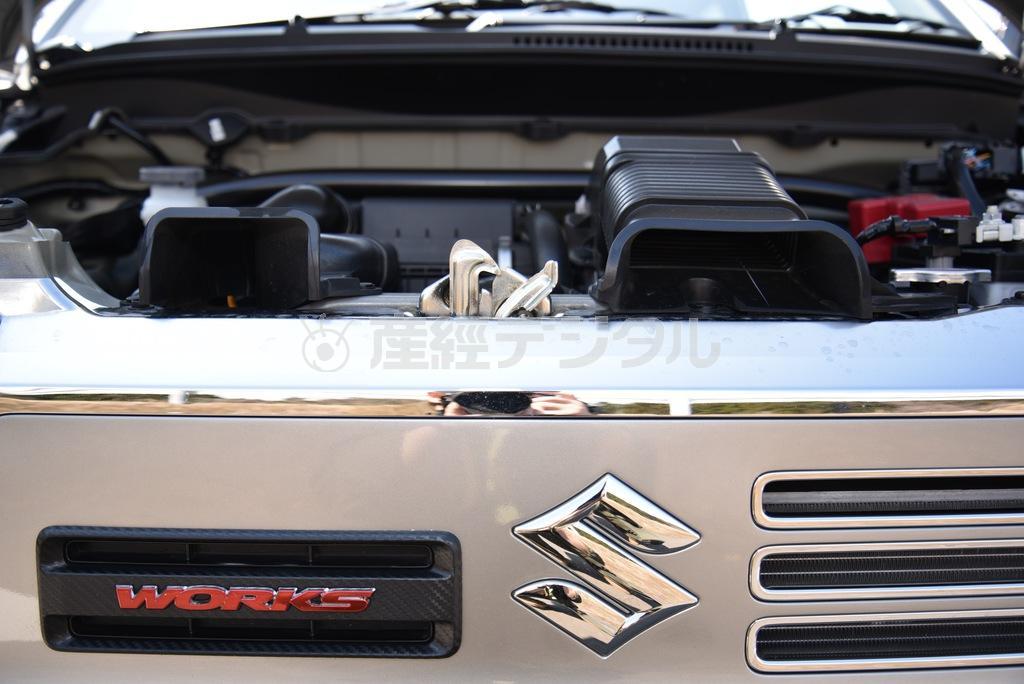 「ＷＯＲＫＳ」銘の入ったインテークはダミーで、ボンネットの隙間から吸気している。アルトワークス