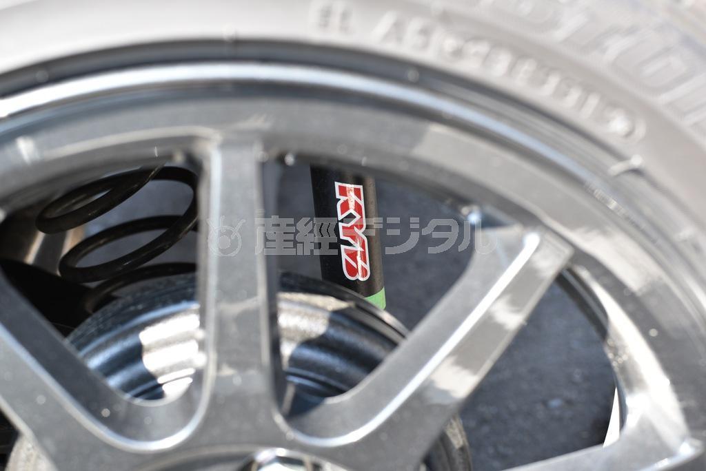 前後ともにＫＹＢ製のショックアブソーバーが足を固める。アルトワークス