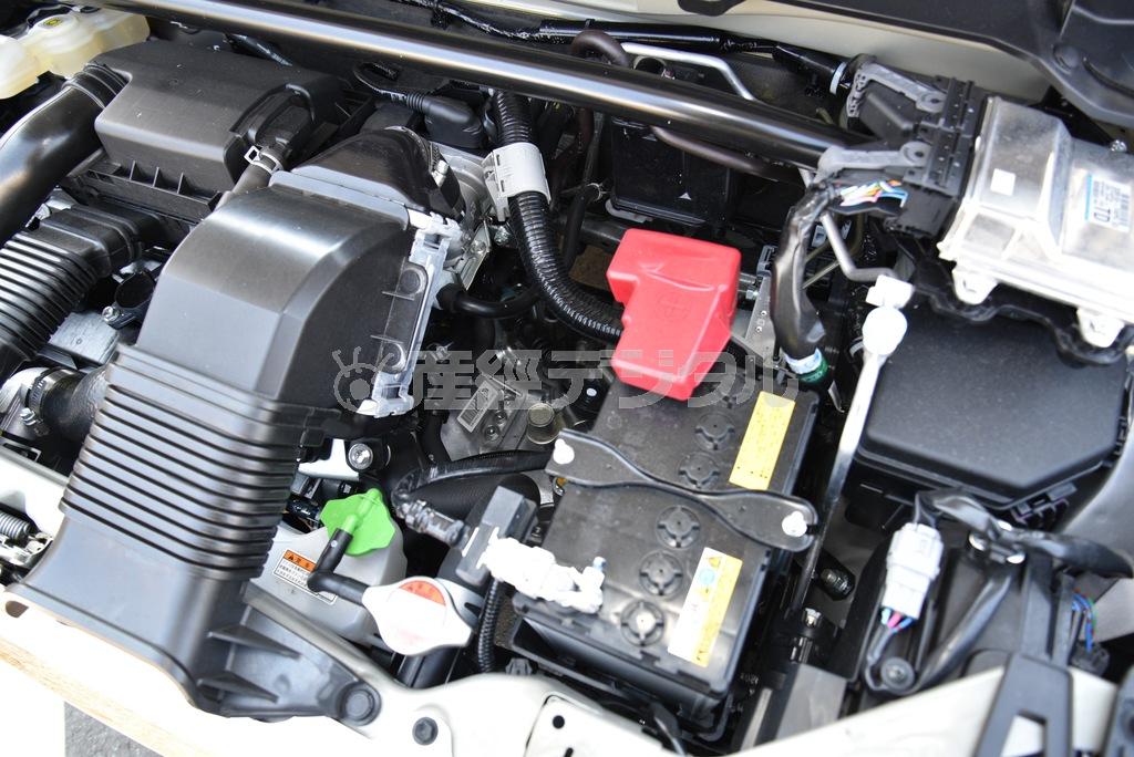 画面上にはボディを補強するバーが。軽とは思えないほどの剛性感は走らせてすぐに実感できる。アルトワークス