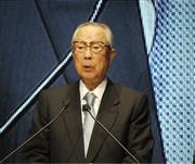 「原産年次大会」であいさつする日本原子力産業協会の今井敬会長＝１２日、東京都千代田区