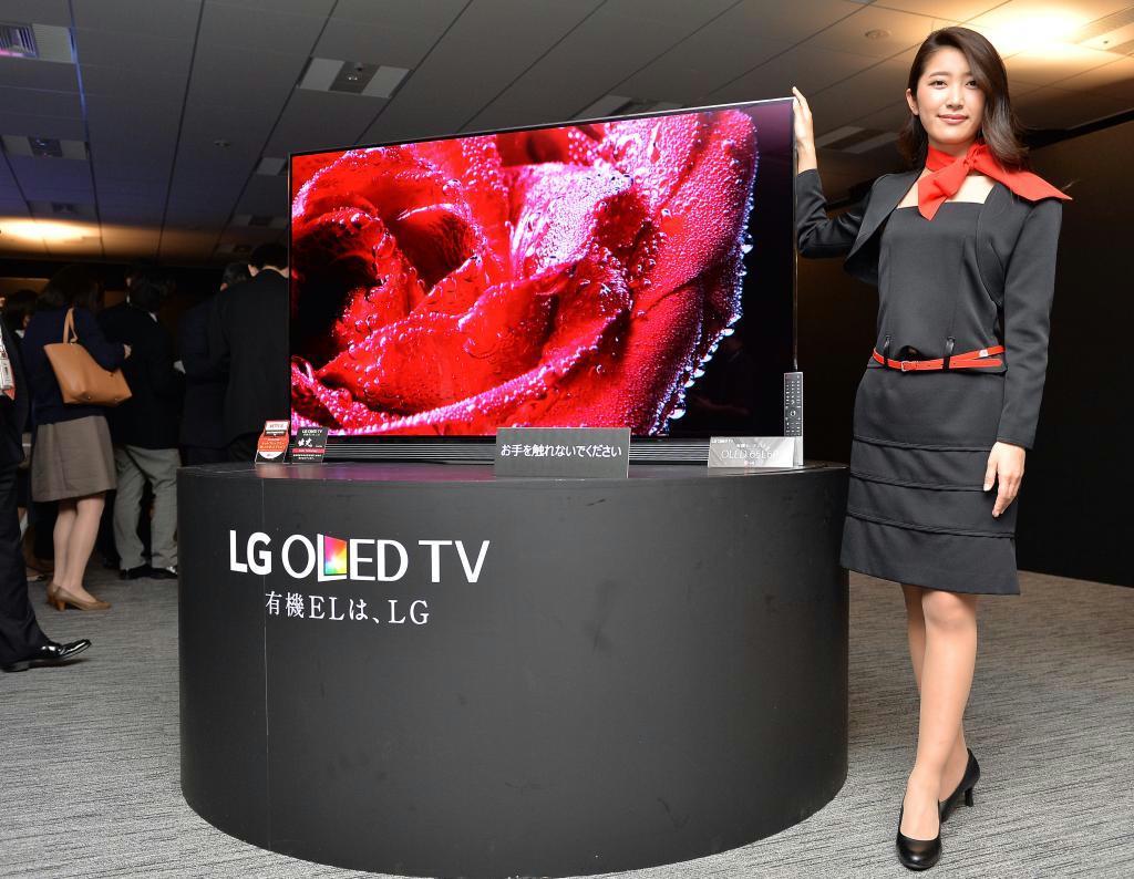 ＬＧエレクトロニクス日本法人が有機ＥＬテレビの新製品を発表した＝１３日午後、東京都中央区