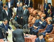 熊本県地震を受けて休憩に入った衆院ＴＰＰ特別委員会＝１５日午前、国会・衆院第１委員室（斎藤良雄撮影）