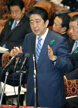 衆院ＴＰＰ特別委で答弁する安倍首相＝１８日