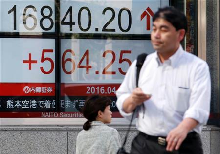 ３営業日ぶりに大幅反発した日経平均株価＝１９日、東京都内（ＡＰ）