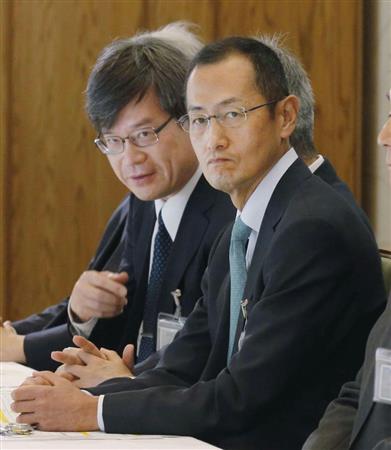 科学技術予算の十分な確保を求め、首相官邸を訪れたノーベル医学生理学賞受賞者の山中伸弥京都大教授（手前）ら＝１９日午前
