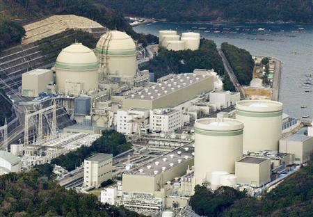 関西電力高浜原発１号機（手前左）、２号機（同右）、３号機（奥左）、４号機（同右）＝１月、福井県高浜町