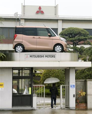 三菱自動車主力工場の水島製作所＝２１日午後、岡山県倉敷市