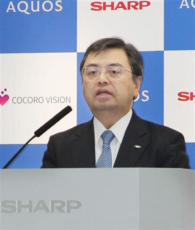 製品発表会に臨む、シャープの長谷川祥典専務執行役員＝２１日、東京都港区