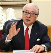 インタビューに応じる日本郵政の長門正貢社長＝２１日、東京都千代田区