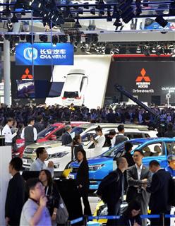 開幕した北京国際モーターショー＝２５日（共同）
