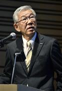 記者会見で中期経営計画を発表する旭化成の小堀秀毅社長＝２５日午前、東京・大手町