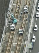 復旧に向け修復作業が進む九州新幹線、熊本－新八代区間の線路＝２６日午前９時４８分、熊本県宇土市（共同通信社ヘリから）