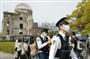 ９日、広島市で開かれるＧ７外相会合を前に原爆ドーム周辺を警備する警察官