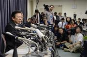 燃費データ改ざんに関する調査内容を国交省に報告後、記者会見する三菱自動車の相川哲郎社長＝２６日午後、国交省