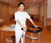 「リハビリは自分で食事をしたり、トイレに行ったりできるようになるまで続け、それから少しずつ難易度を上げていく」と話す田嶋達也氏