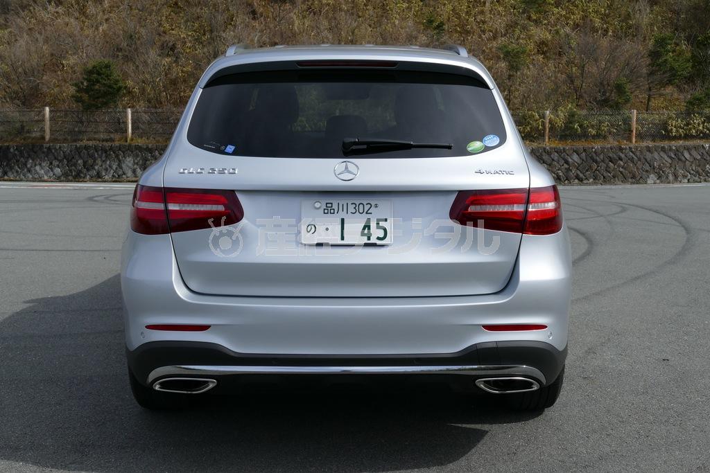 ここ数年「攻めてる」印象の強いベンツにしては大人しいリアビュー。メルセデス・ベンツＧＬＣ
