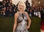 米ＮＹのメトロポリタン美術館で行われた「ＭＥＴＧＡＬＡ」に姿を見せたテイラー・スイフト（ロイター）