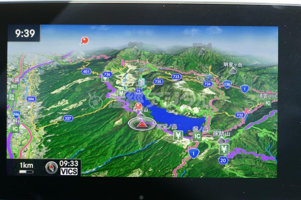 純正ナビの空撮画像のような３Ｄグラフィックが美しい。山道を走ると、これがグリグリ回って、もう…楽しすぎ。メルセデス・ベンツＧＬＣ